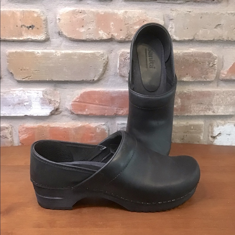 SANITA Woman’s Black Oiled Leather Wood Sole JULIE Clogs 39